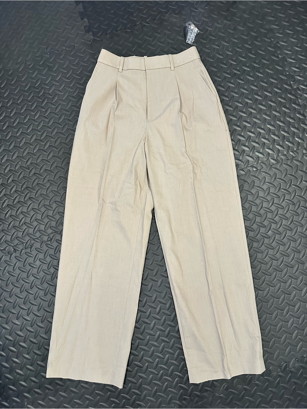 Uniqlo Women Pleated Wide Pants in Beige